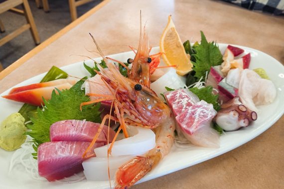 徳島で一番人気の海鮮屋「びんびや」とは？